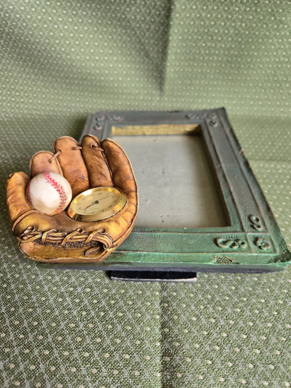 Rustic Baseball Theme Distressed Resin Photo Frame With Watch Face In Mit